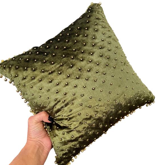 Pier 1 Green Velvet Throw Pillow Gold Beads Jingle Bell on Border Edge READ - Picture 7 of 14